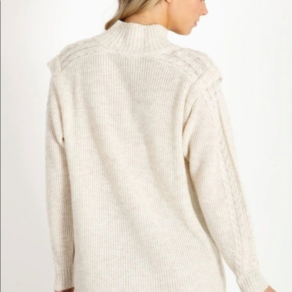 NWT! 🤍 Cable Knit Detail Sweater - Picture 10 of 10